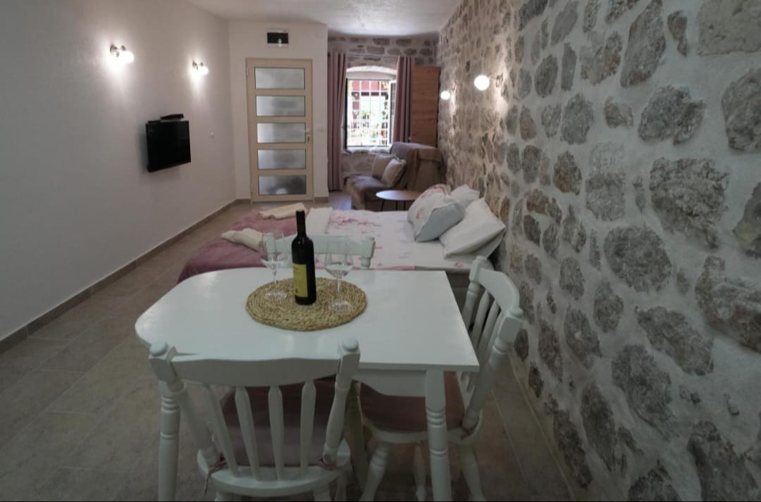 Kameni zid, dio unutrašnjosti apartmana
